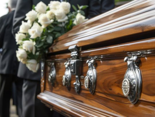 Miał się odbyć pogrzeb 66-letniego mieszkańca Domu Pomocy Społecznej przy ul. Kwiatowej w Krasnymstawie. Uroczystość w kościele została nagle wstrzymana, a trumna z ciałem zabrana na polecenie prokuratury.