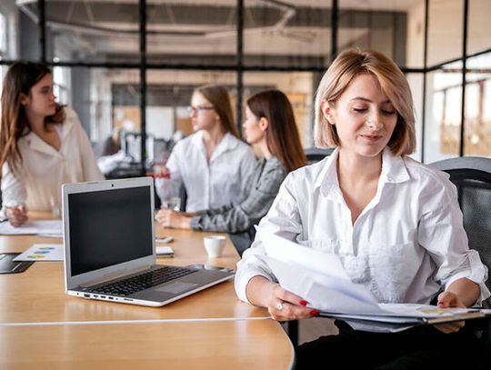 Start pilotażu skróconego czasu pracy. Lista biorących w nich udział podmiotów wywołała burzę w sieci.