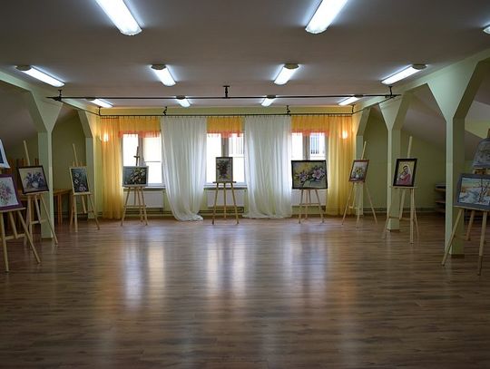 Krynice: Malarstwo Stefanii Wójcik - wystawa w GOK