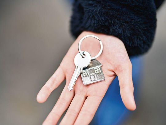 W 2023 r. utworzono spółkę Społeczna Inicjatywa Mieszkaniowa „Wschód”. Gmina Hrubieszów jest jednym z 11 jej udziałowców.