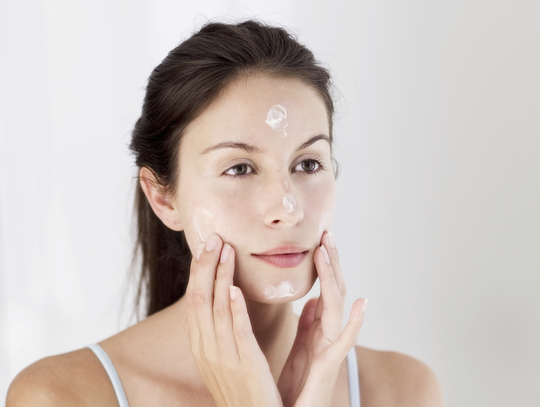 Który krem do twarzy sprawdzi się przy cerze mieszanej?
