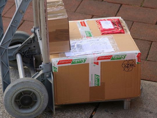 Kurier czy Paczkomat? - 2 usługi dopasowane do Twoich potrzeb