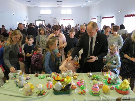 Łabunie: Wielkanocne handlowanie na szczytny cel