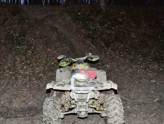 33-latek zjeżdżał quadem ze stromego wzniesienia, pojazd przewrócił się i przygniótł kierowcę. Rannego kierowcę przetransportowano helikopterem do szpitala w Lublinie.