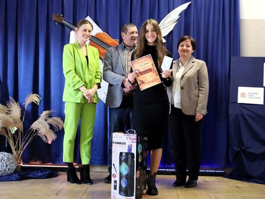 Laureatka Festiwalu Kultury i Sztuki „Zacznij od Bacha”.