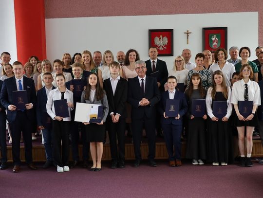 24 czerwca, w sali konferencyjnej Urzędu Miasta Tomaszów Lubelski odbyło się uroczyste spotkanie Burmistrza Miasta Wojciecha Żukowskiego z uczniami, nauczycielami i dyrektorami szkół.