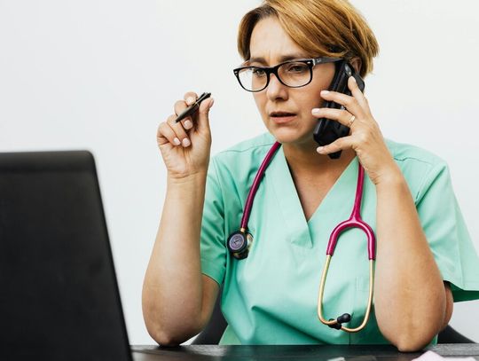 Lekarze, którzy chcą sprawdzić, czy wystawiono recepty bez ich wiedzy, powinni zalogować się na gabinet.gov.pl i skorzystać z dostępnych tam instrukcji.