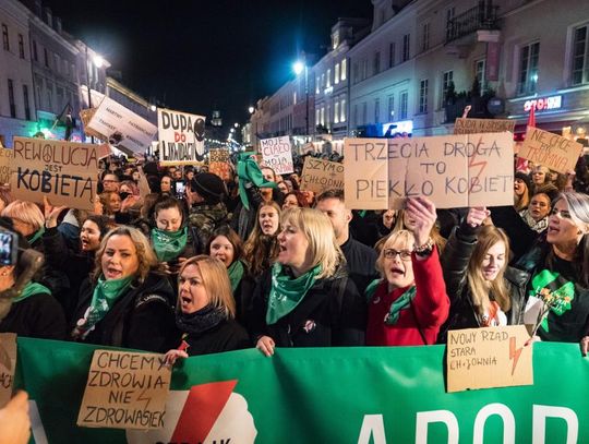 Wygląda na to, że liczba legalnych zabiegów przerwania ciąży w tym roku wróci do poziomu sprzed orzeczenia Trybunału Konstytucyjnego.