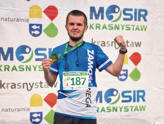 Reprezentant SKB Kraśnik Michał Biały najszybciej pokonał trasę XIV Półmaratonu Chmielakowego ze startem i metą na Stadionie Miejskim przy ul. Piłsudskiego w Krasnymstawie.