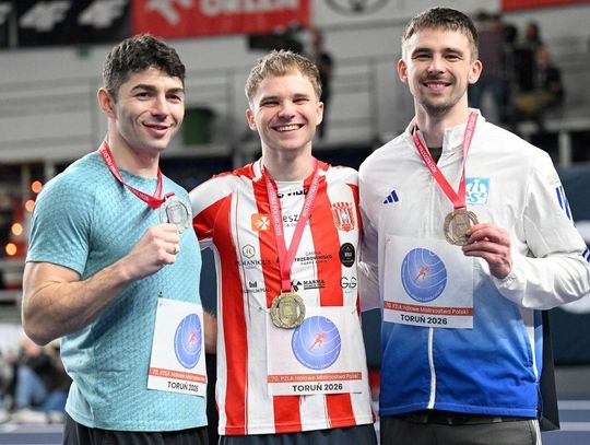 W tegorocznych halowych mistrzostwach Polski w biegu na 60 m Dominik Kopeć (z lewej) musiał uznać wyższość Oliwera Wdowika z Resovii Rzeszów (w środku), ale w sezonie letnim sprinter Agrosu Zamość nie ma już sobie równych w kraju.