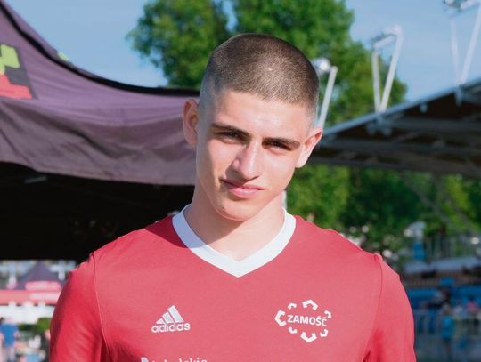 Dawid Czapka w trójskoku zdobył dwa medale halowych mistrzostw Polski juniorów U18 – srebro w 2023 r. (14.13) i złoto rok później (14.30).