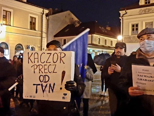 Lex TVN. Polacy wyszli na ulice, także w Zamościu. Prezydent zabrał głos 
