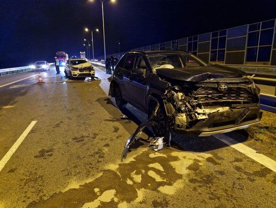 Na drodze ekspresowej S12/17 na wysokości miejscowości Janówek doszło do zdarzenia drogowego.