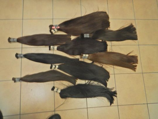 Blisko 4 kg ludzkich włosów oraz ponad 6 kg tytoniu do fajki wodnej zabezpieczyli funkcjonariusze Służby Celno-Skarbowej i Straży Granicznej podczas kontroli w Terespolu.