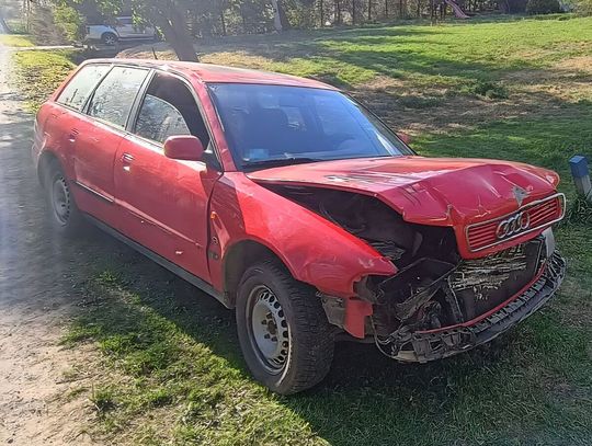 24-letni kierujący Audi nie zdążył wyhamować i uderzył w tył znajdującego się przed nim BMW.