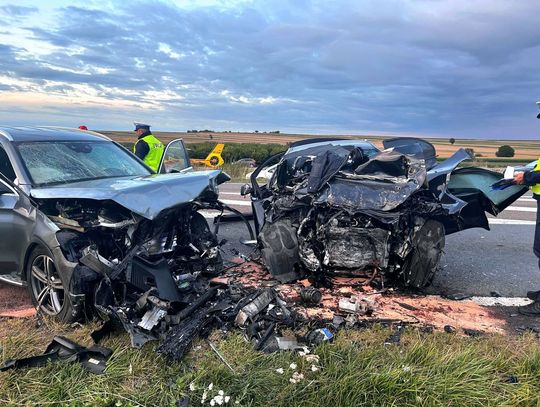 Bmw kierował 20-letni mieszkaniec Zamościa. Na DK 17 zderzył się z jadącym z naprzeciwka samochodem osobowym marki Mercedes.