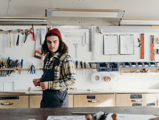 Maksymalna precyzja i minimalne straty – sekrety efektywnej pracy ze strugarką