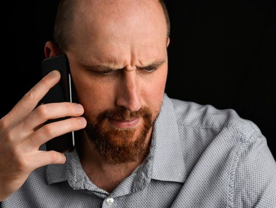 Zwykle dzwoni do nas w nocy lub nad ranem. Specjaliści ostrzegają, żeby bezwiednie nie oddzwaniać, bo może się to skończyć wysokim rachunkiem za telefon.