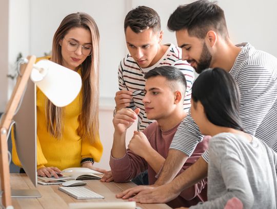 Matura 2026 na wagę kosztownych korepetycji. Tyle trzeba zapłacić Ile kosztują korepetycje z przedmiotów, z których można zdawać maturę?