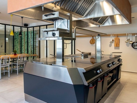 Meble gastronomiczne ze stali nierdzewnej wysokiej jakości - inwestycja z głową