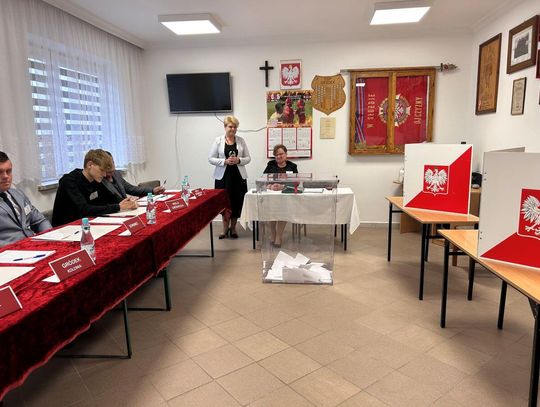 Łącznie w powiecie tomaszowskim na 13 kandydatów ubiegających się o urząd prezydenta wyborcy z powiatu tomaszowskiego oddali 37 389 głosów. Na zdjęciu lokal wyborczy w gminie Jarczów.