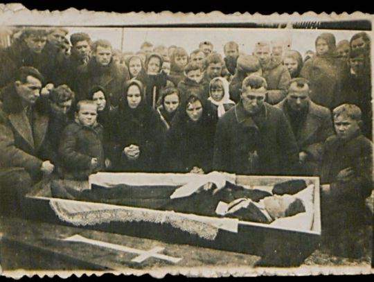 Między światem żywych a umarłych. Zaduszkowe wierzenia południowego Podlasia