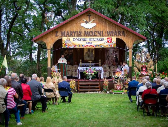 W programie Dożynek Miejskich znalazły się m.in. koncert solistów Zespołu Pieśni i Tańca Ziemi Hrubieszowskiej, wspólna agapa, kącik działkowca oraz inne atrakcje przygotowane dla uczestników.