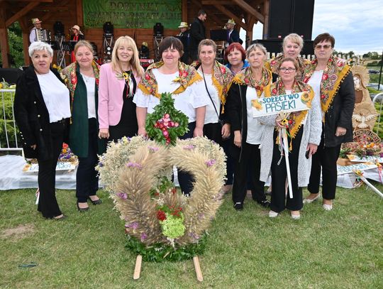 Mieszkańcy gminy Tomaszów Lub. obchodzili dożynki. Zaprosili zespół Malibu [ZDJĘCIA]