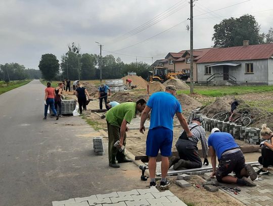 Są do tańca i do różańca.Tak można określić mieszkańców Romaszek z sołtys Iwoną Zieniuk na czele. Potrafią wspólnie działać i pomagać innym.