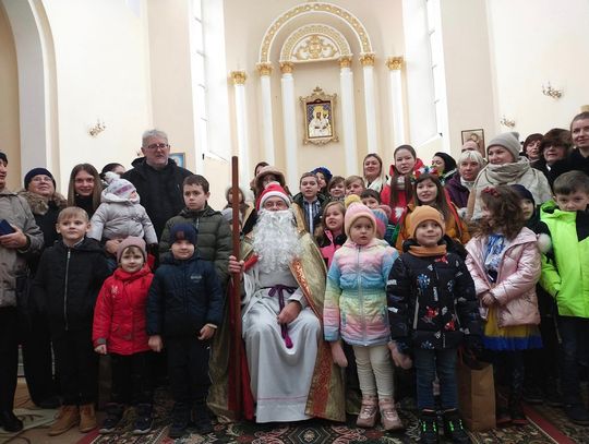 Mikołaj z Dołhobyczowa pojechał z paczkami do dzieci w Sokalu