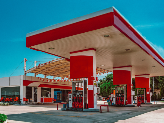 Sprawa dotyczy zakazu sprzedaży procentów na stacjach paliw.