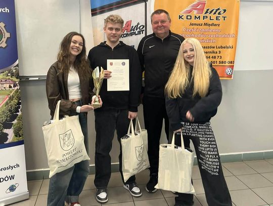 Drużyna z I Liceum Ogólnokształcącego im. Bartosza Głowackiego w Tomaszów Lubelski zwyciężyła w powiatowych eliminacjach Ogólnopolskiego Młodzieżowego Turnieju Motoryzacyjnego.