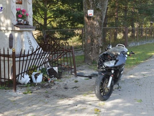 Motocyklem w kapliczkę. 27-latek trafił do szpitala