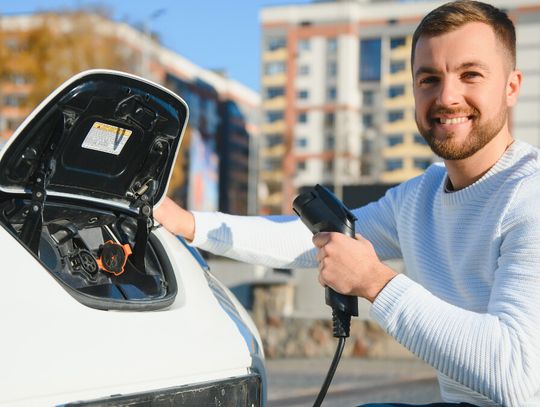 Złodzieje w całej Polsce obcinają kable ze stacji ładowania.