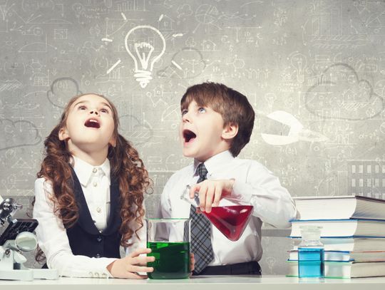 Najlepszy podręcznik do nauki chemii w liceum i technikum — jaki wybrać?