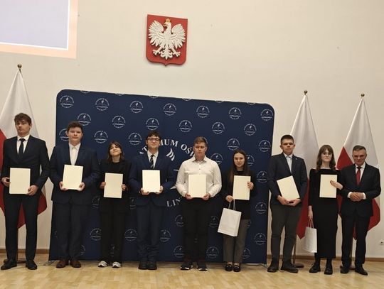 Stypendystom z powiatu tomaszowskiego gratulował też starosta.