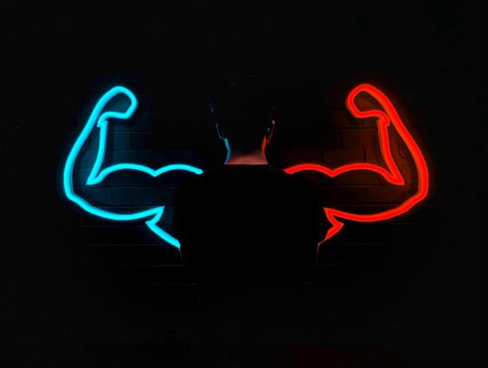 Neony na ścianę coraz popularniejsze — ozdób nimi swoją przestrzeń prywatną!