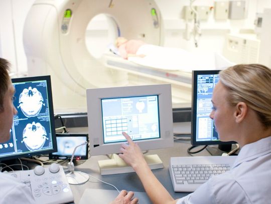 Nie będzie mrożenia płac medyków. NFZ znalazł inny sposób na oszczędności: wprowadzi limity na badania diagnostyczne i wizyty u lekarzy specjalistów.