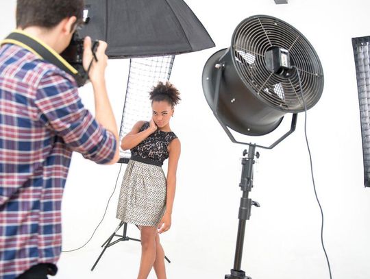 Sprzedawcy, naukowcy, politolodzy a także... modelki i modele. Osoby zajmujące się zawodowo takimi sprawami mogą się czuć zagrożone.