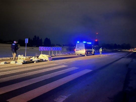 Paleta cementu leżała na krajowej 12.