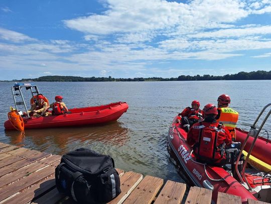 Nielisz: Akcja ratownicza nad zalewem. Przewrócona łódź, silny wiatr i 3 osoby w wodzie