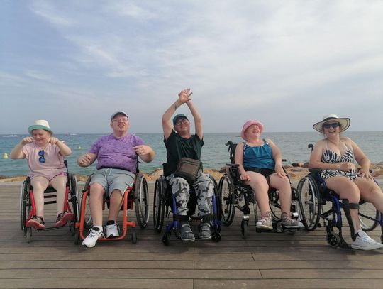 Niepełnosprawność to nie przeszkoda. Podopieczni Krok dalej i WTZ pojechali do Hiszpanii