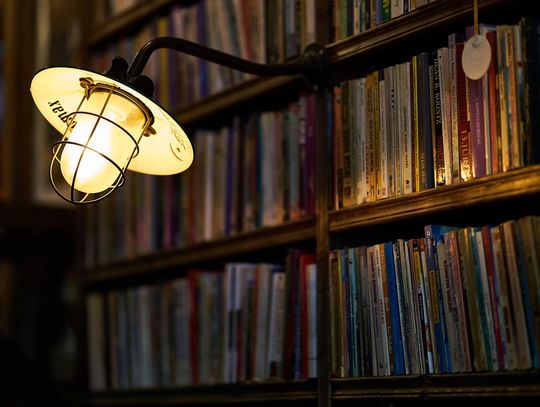 Nocą w tomaszowskich bibliotekach