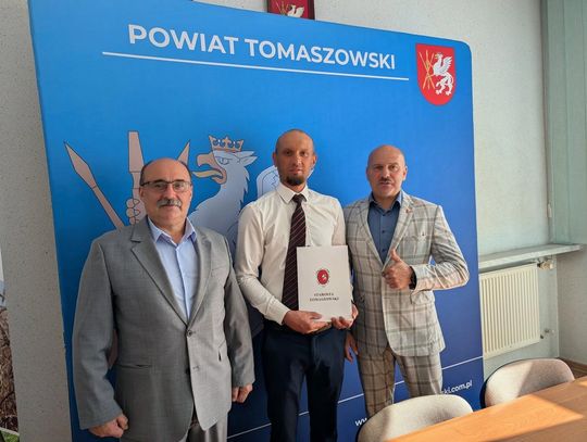 Nowi nauczyciele mianowani w Tomaszowie Lubelskim. Akty awansu odebrało 5 pedagogów