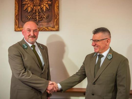Jerzy Bosiak (z lewej) nowym nadleśniczym Nadleśnictwa Tomaszów.