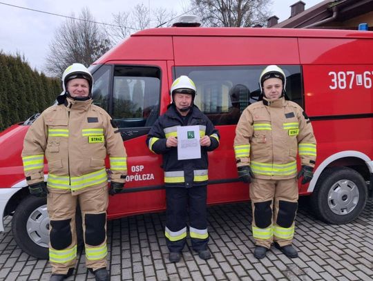 Nowy samochód dla OSP KSRG Kosobudy. Ich koledzy z OSP Topólcza dostali umundurowanie OSP KSRG Kosobudy wzbogaciła się niedawno o nowy lekki samochód pożarniczy, natomiast OSP Topólcza została doposażona w specjalistyczne umundurowanie bojowe.