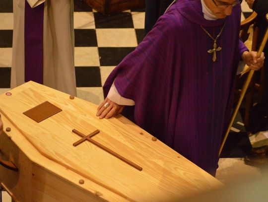 Zasiłek pogrzebowy, który obecnie wynosi 4 tys. zł, od stycznia wzrośnie do 7 tys. zł.