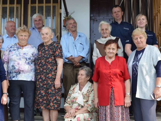 O oszustach i bezpieczeństwie na drogach. Policjanci rozmawiali z seniorami