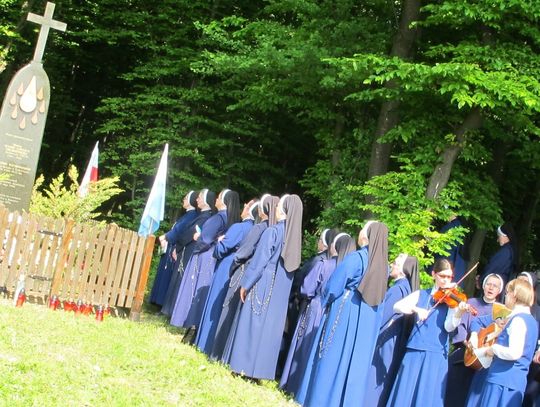 O męczeńskiej śmierci pamiętają zakonnice ze Zgromadzenia Sióstr Służebniczek NMP NP, które co roku z całej Polski przyjeżdżają do Sahrynia.