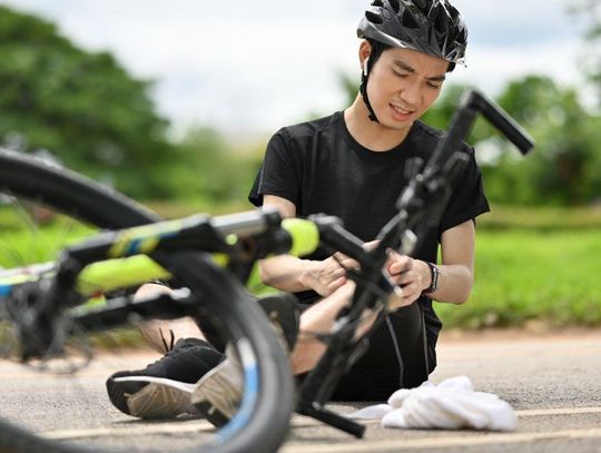 Obowiązkowy kask zniechęci do jazdy na rowerze. Tak mówią rowerzyści